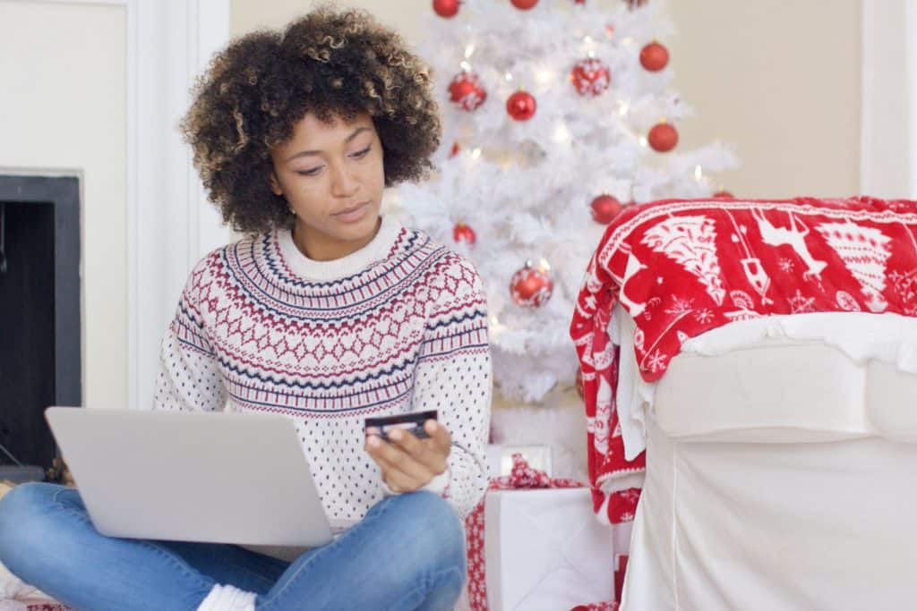 8 Awesome Tips For Saving Money This Christmas